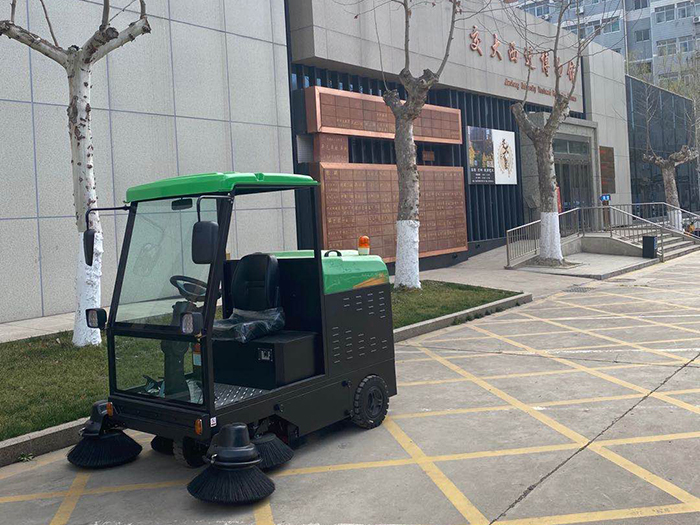 西安交大采购了扫地机与厨余垃圾车助力校园清洁