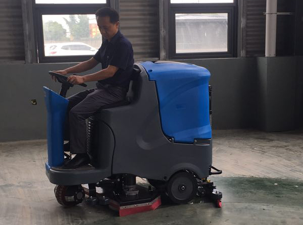 西安驾驶式洗地机使用好处