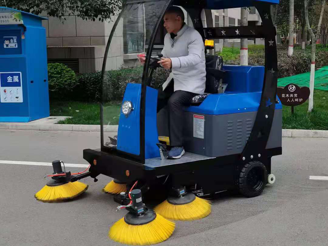 采购电动驾驶式扫地机选择高乐美