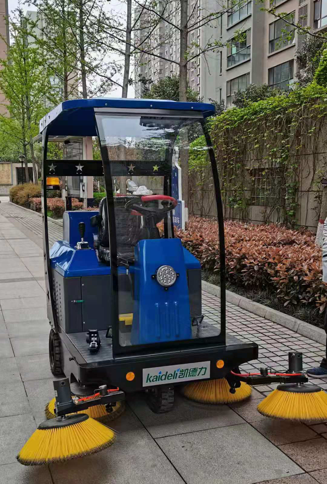 采购电动驾驶式扫地机选择高乐美